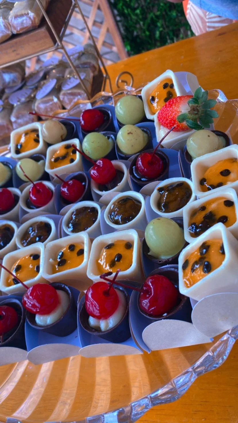 Doces Finos - Delicadas sobremesas em copinhos com frutas frescas